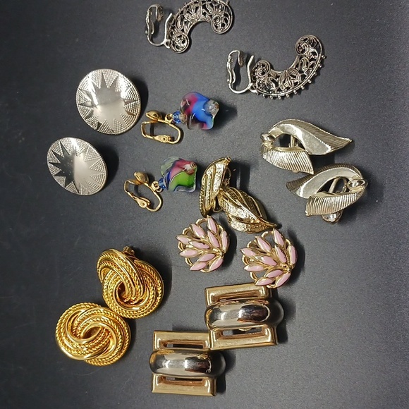 Bundle of 19 Pairs of Clip Back, Screw Back  Earrings  (Not Signed) (7-1J) - Picture 2 of 4